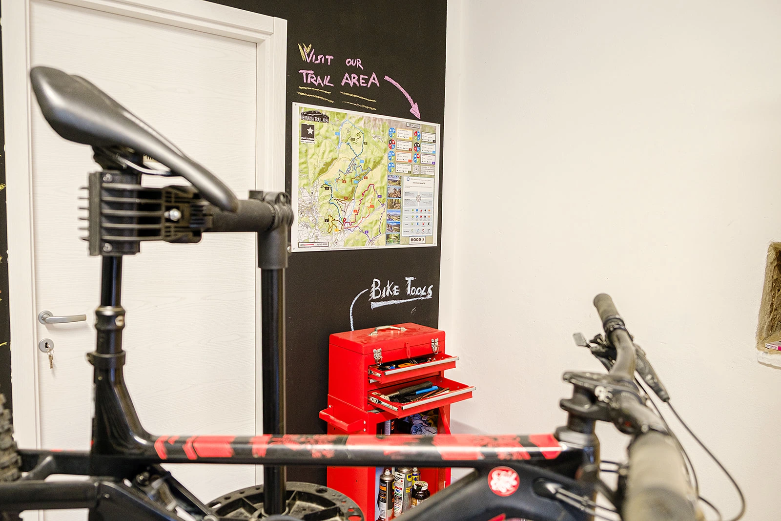 Bike room attrezzata per MTB — Dolce Vita Guest House, Valli del Natisone